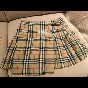 Burberry pleated skirt size M